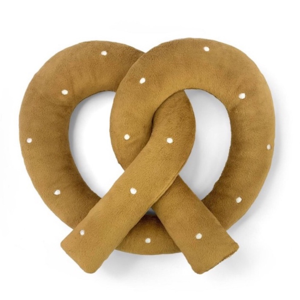 NWT Pretzel Plush Decorative Pillow 🥨